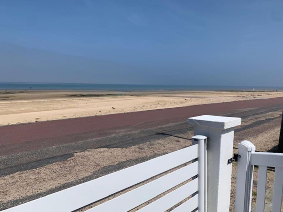 Villa De La Plage, Front De Mer, Juno Beach Bernières-sur-Mer Kültér fotó